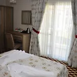 Bed & Breakfast Rose Garden Boutique