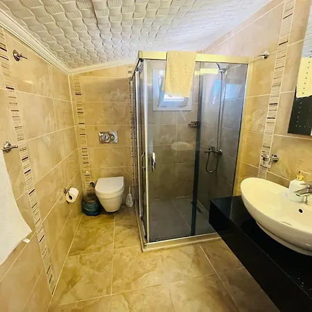 Rose Garden Boutique Bed & Breakfast *